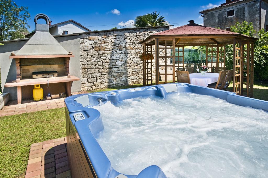 Villas Montrin Kaštel Εξωτερικό φωτογραφία