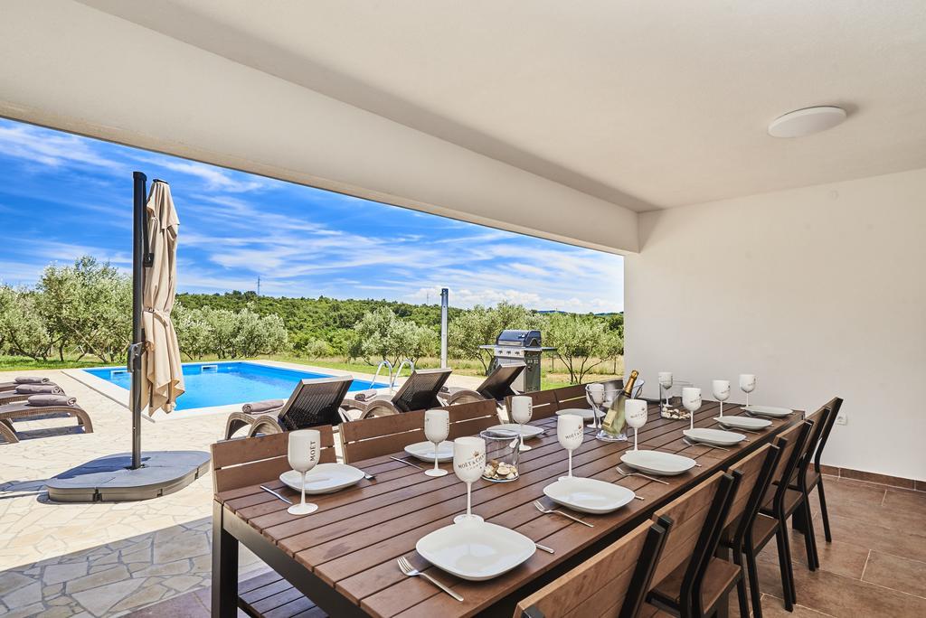 Villas Montrin Kaštel Εξωτερικό φωτογραφία