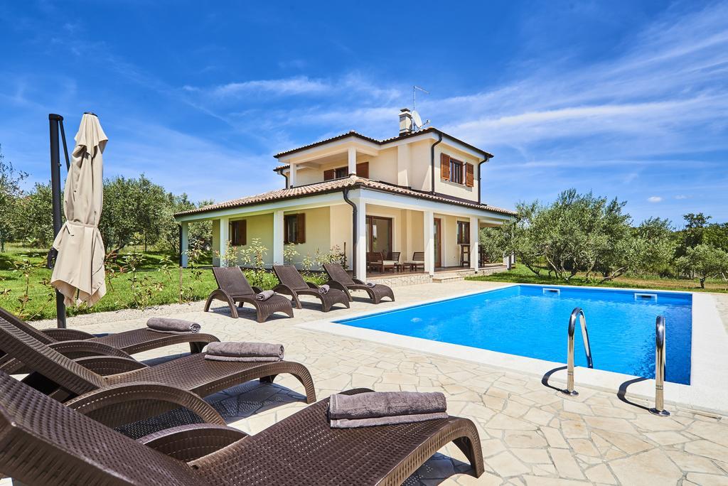 Villas Montrin Kaštel Εξωτερικό φωτογραφία