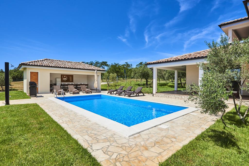 Villas Montrin Kaštel Εξωτερικό φωτογραφία