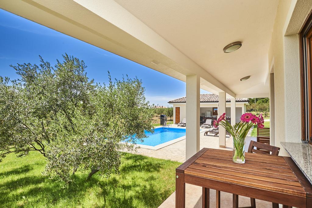 Villas Montrin Kaštel Εξωτερικό φωτογραφία