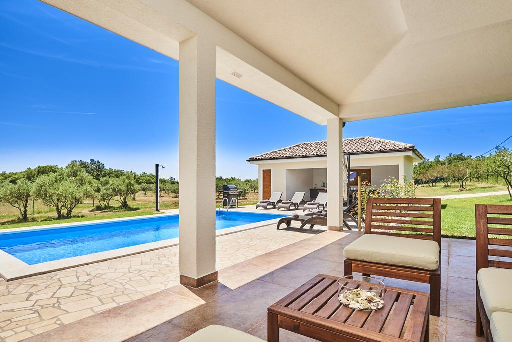Villas Montrin Kaštel Εξωτερικό φωτογραφία