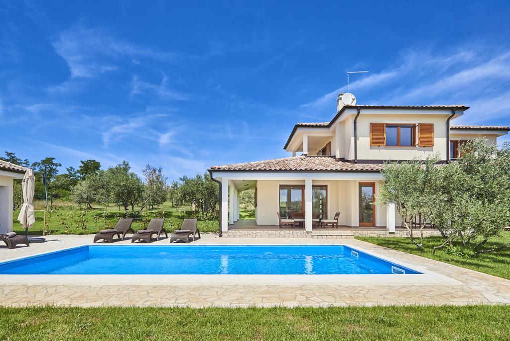 Villas Montrin Kaštel Εξωτερικό φωτογραφία