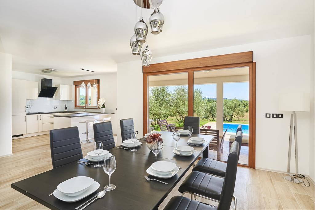 Villas Montrin Kaštel Εξωτερικό φωτογραφία